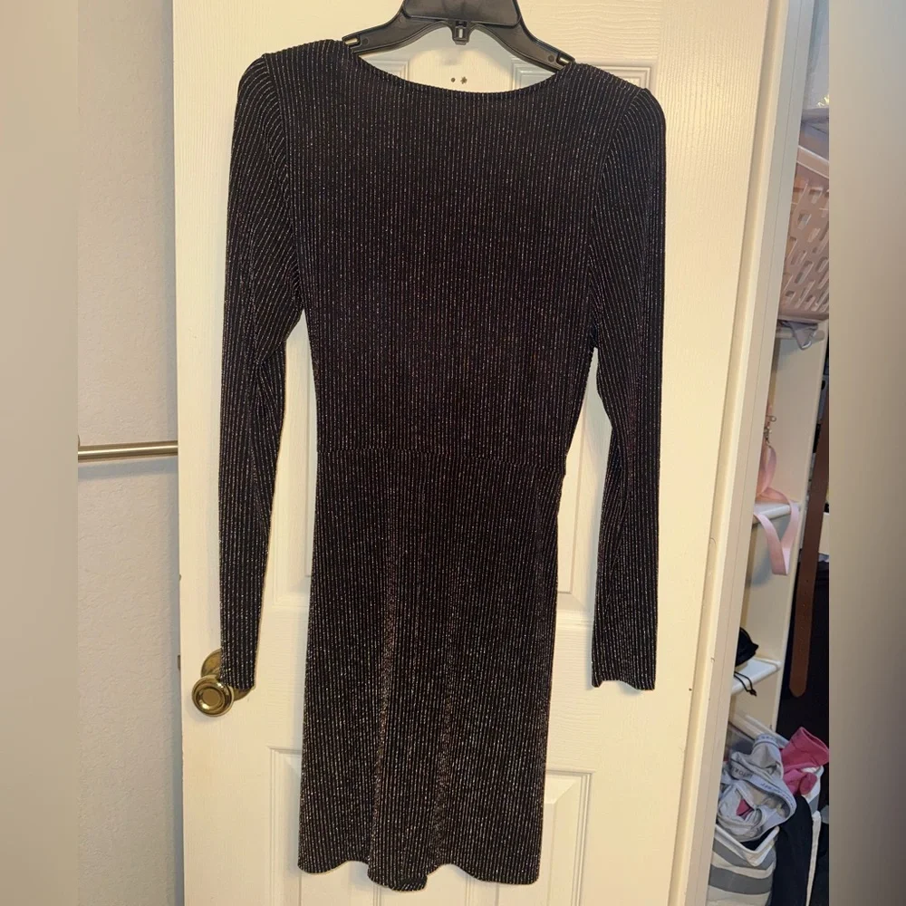 Black & Gold Glitter Long Sleeve Dress - Picture 4 of 6